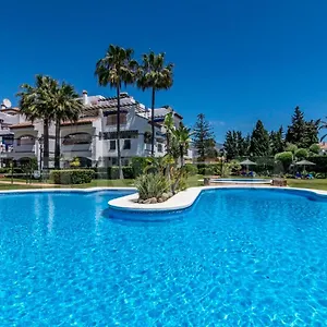 Solguest A 7 Minutos De Puerto Banus 1ª Linea Playa!!! Spain