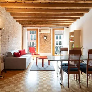 https://enjoy-home-appartamento-orologio-piazza-dei-signori.hotelinveneto.com