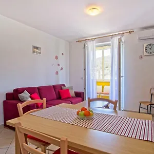 https://apartment-chiara-martinscica.primorje-gorskikotar.com